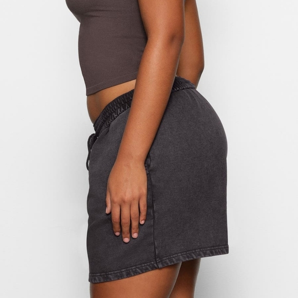 🏷️SKIMS Boyfriend Fleece Lounge Shorts Ash Black 4X - Picture 3 of 12